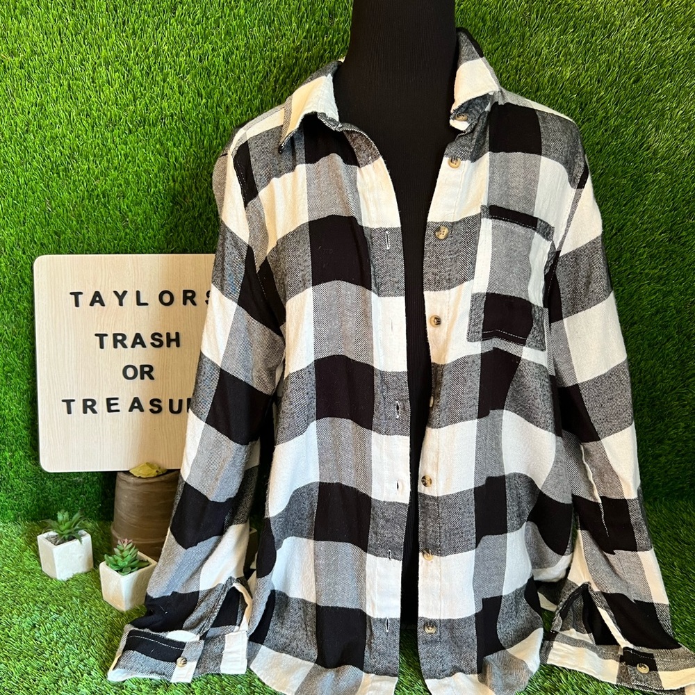 👚 Black and white flannel